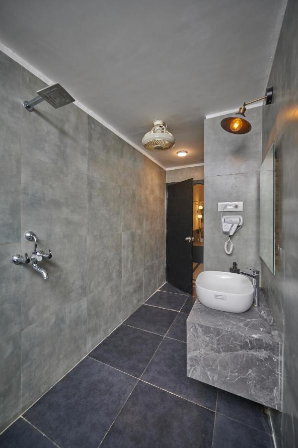 Poshtel Vns Apartment Varanasi Bagian luar foto