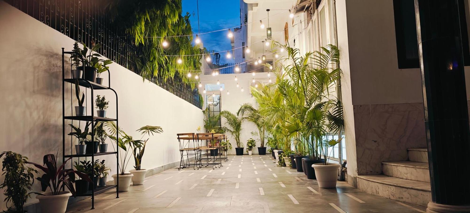 Poshtel Vns Apartment Varanasi Bagian luar foto
